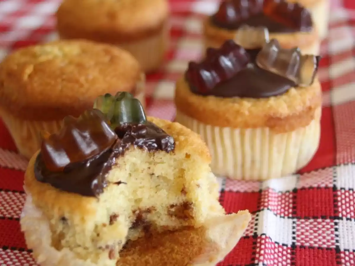 Bolinhos de avelã com cobertura de chocolate e gomas - foto 12