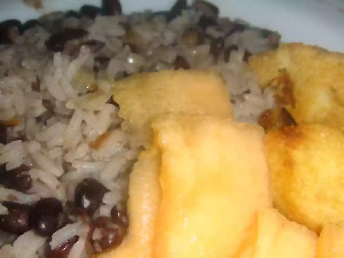 Bolinhos de Bacalhau com Arroz de Feijão Preto e Meloa Fatiada - foto 2