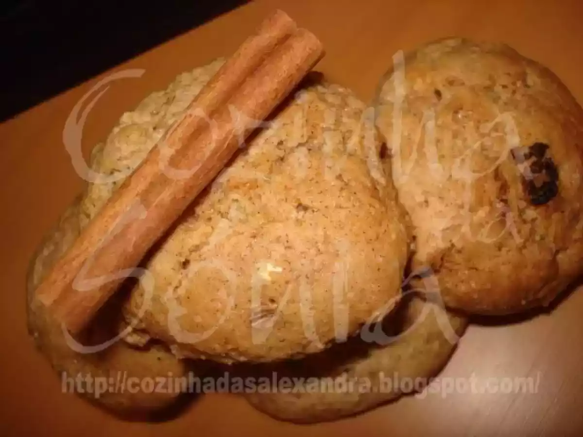 BOLINHOS DE CANELA, COCO E MUESLI...