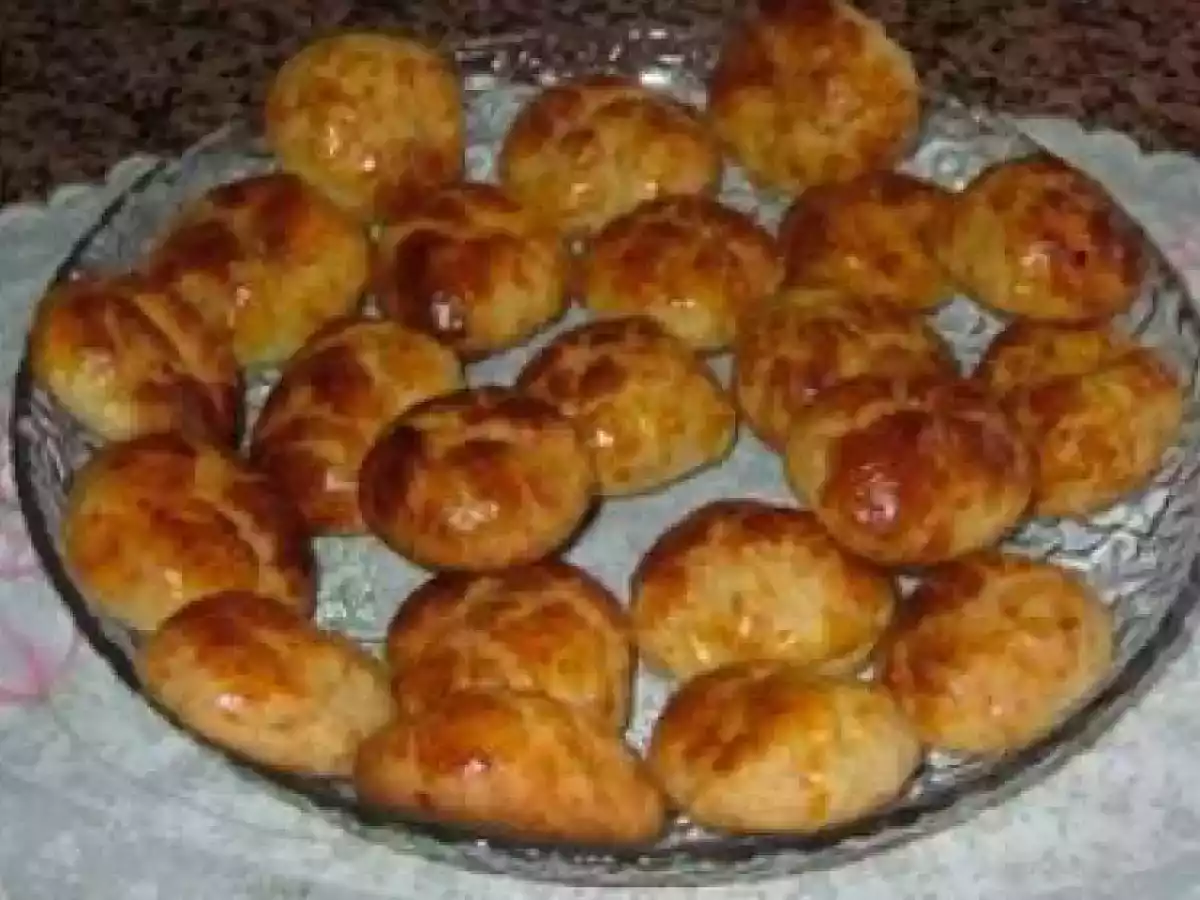 BOLINHOS DE CHOURIÇO