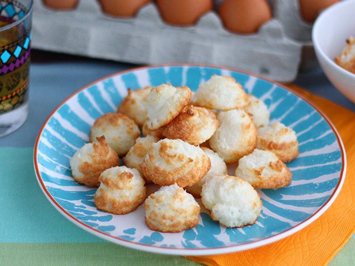 Bolinhos de coco com 3 ingredientes: fáceis, rápidos e deliciosos