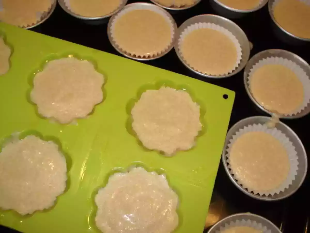 BOLINHOS DE IOGURTE COM COCO E AMENDOIM... - foto 3