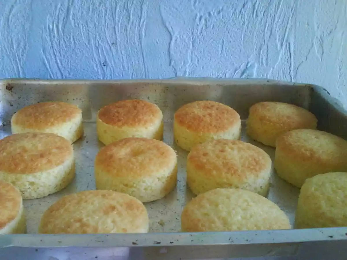 BOLINHOS FOFURA DE ABACAXI E COCO - foto 2