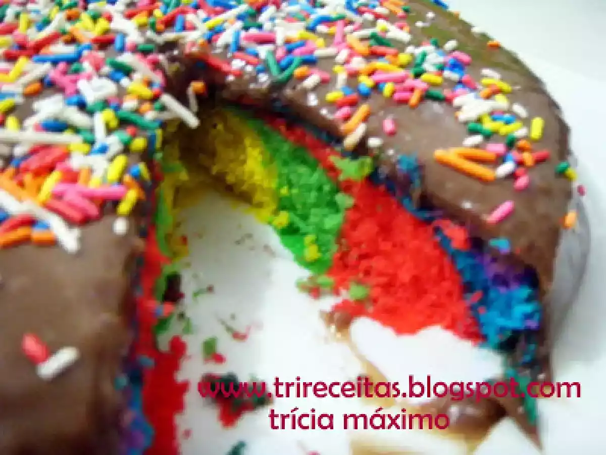 BOLO ARCO IRIS ou BOLO COLORIDO