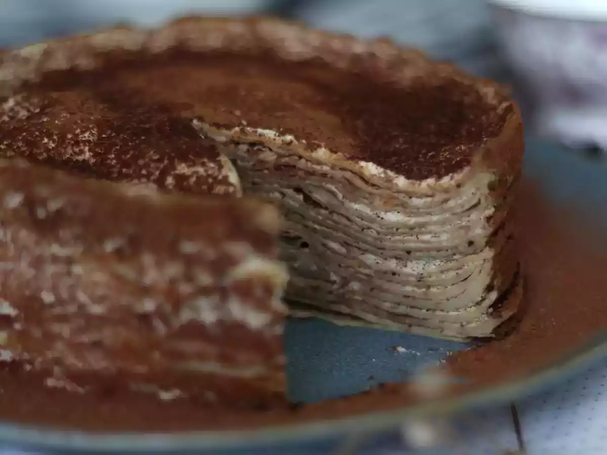 Bolo camada feito com crepes e creme tiramisu - foto 3