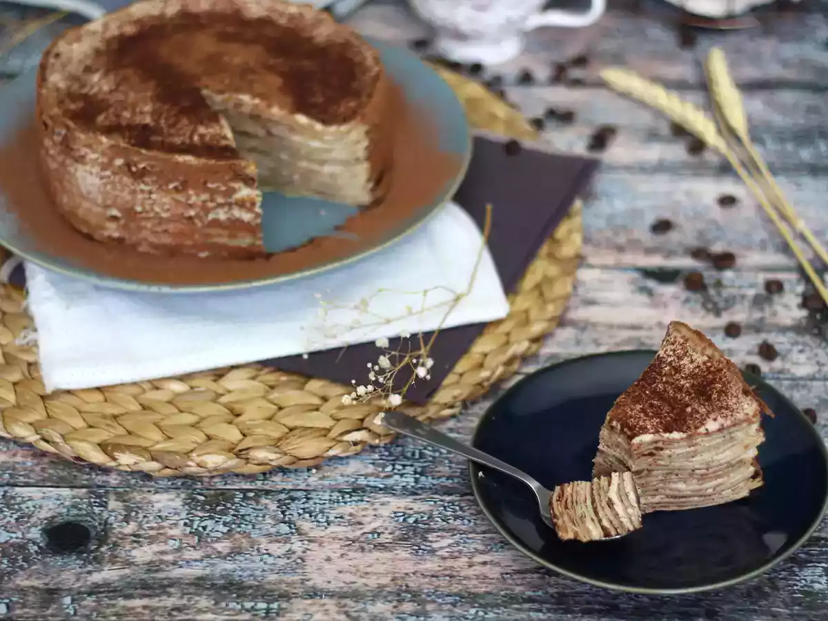 Bolo camada feito com crepes e creme tiramisu - foto 4