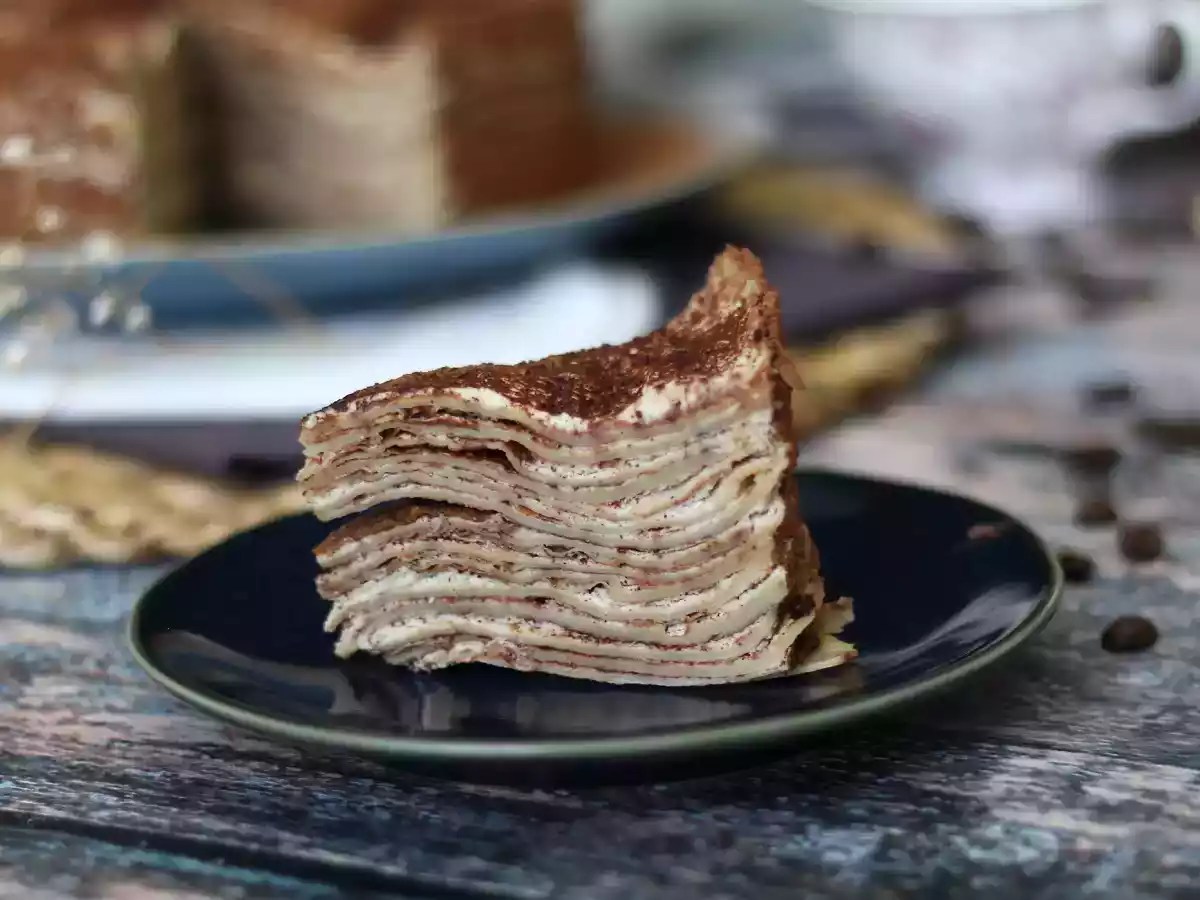Bolo camada feito com crepes e creme tiramisu - foto 6