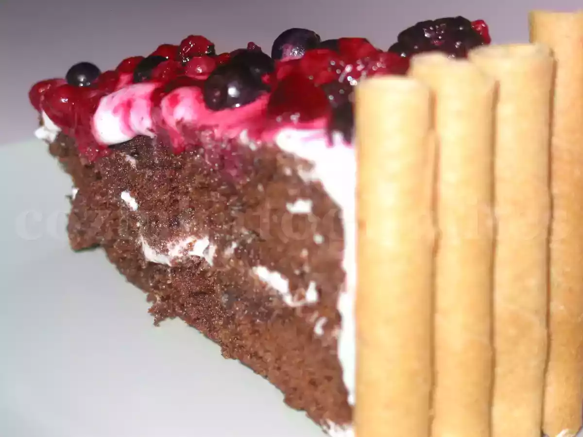 Bolo Chiffon de Chocolate e Frutos Silvestres - foto 2