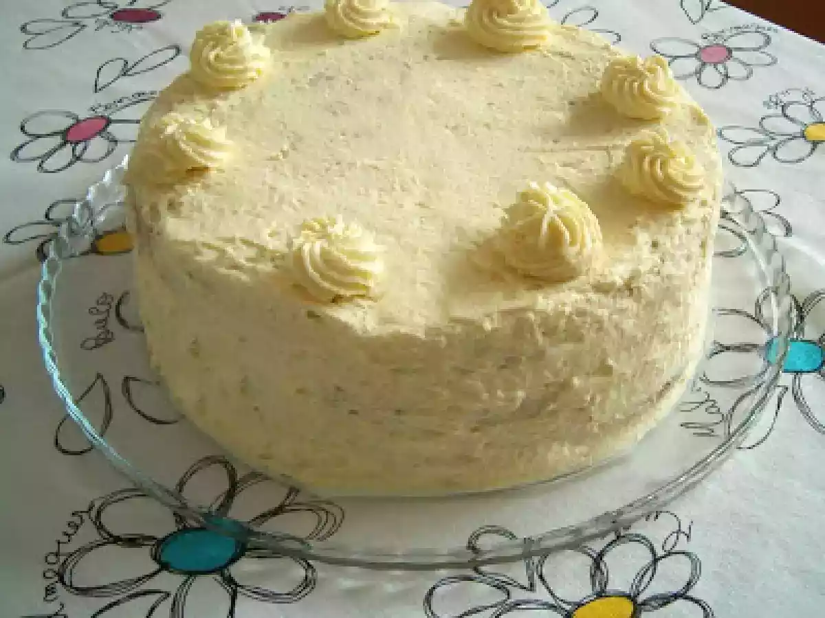 Bolo chiffon de limão com cobertura de chocolate branco