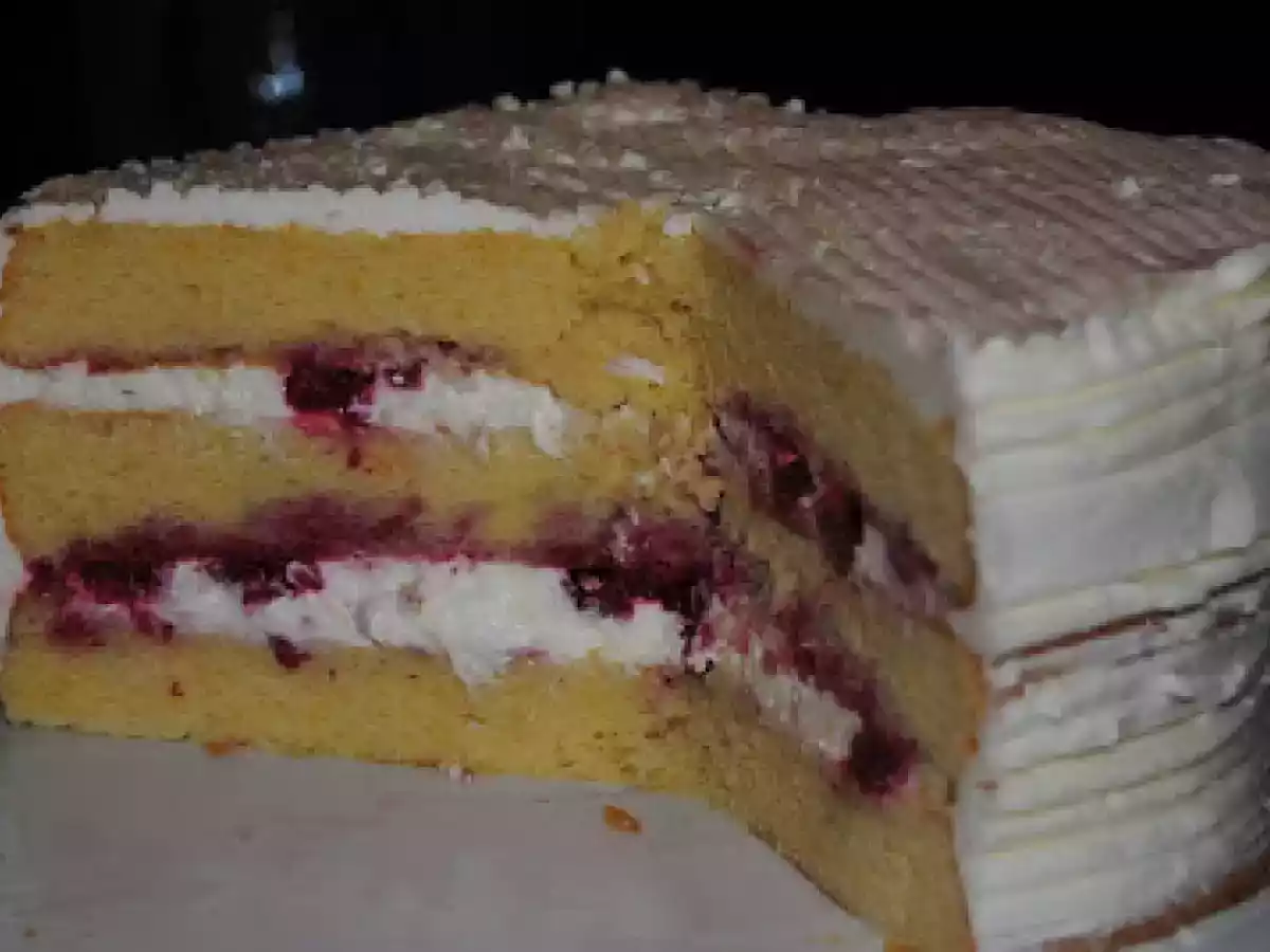 BOLO CHIFFON TRIPLO DE LIMÃO E FRAMBOESAS