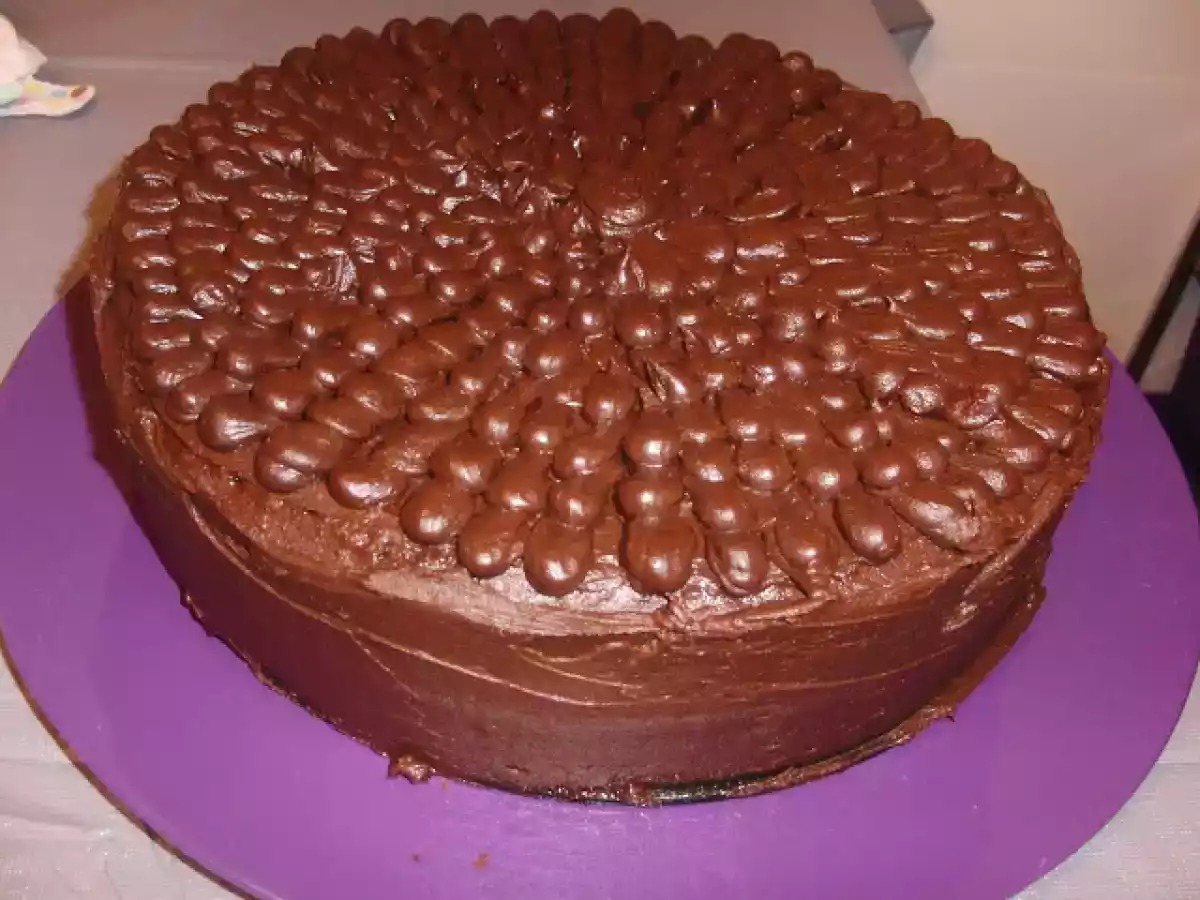 Bolo com ganache de chocolate