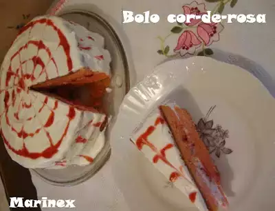 Bolo cor-de-rosa