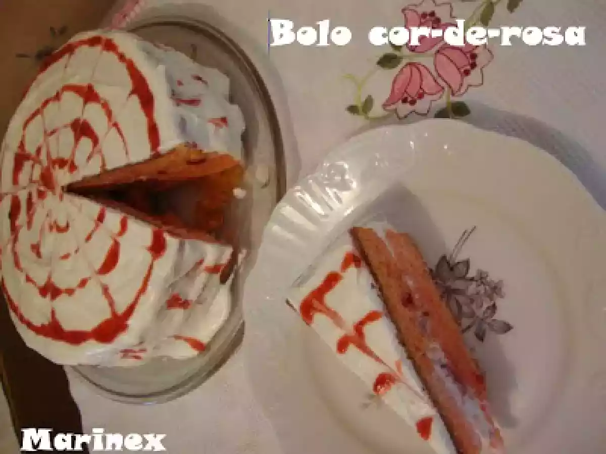 Bolo cor-de-rosa