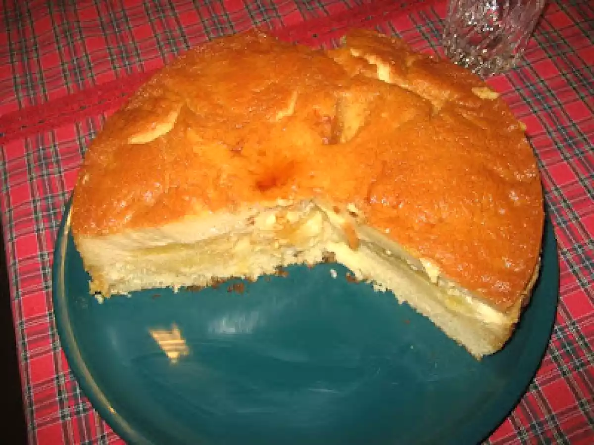 Bolo cremoso de ananás