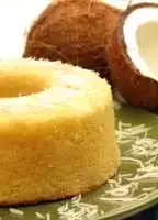 Bolo cremoso de coco