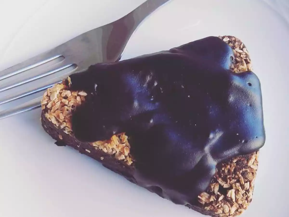 Bolo de alfarroba e coco saudável
