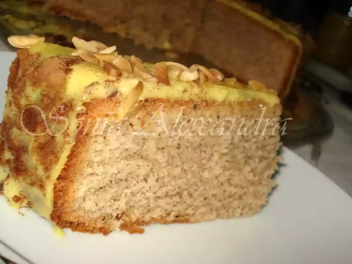 BOLO DE AMÊNDOA COM COBERTURA DE CREME DE CUSTARD, CANELA E AMÊNDOA TORRADA... - foto 2