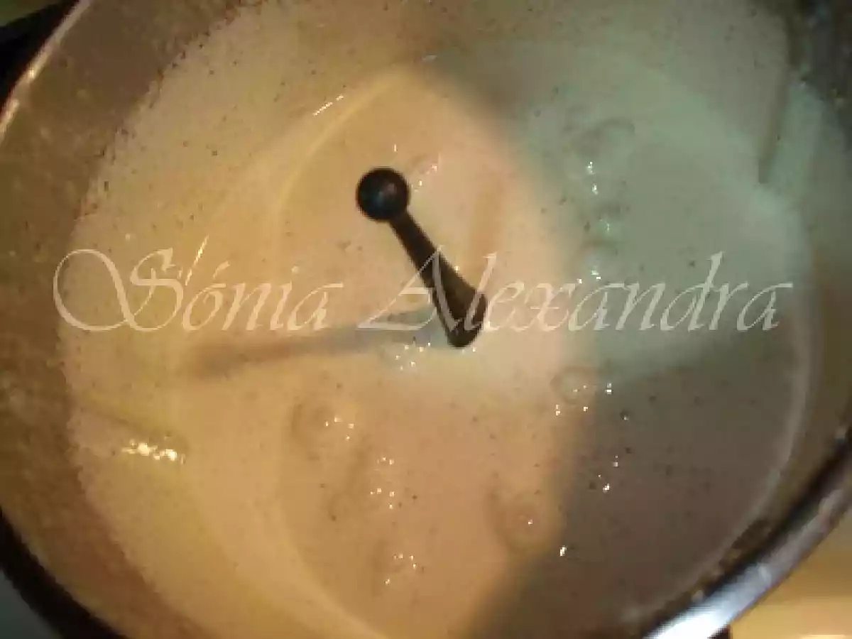 BOLO DE AMÊNDOA COM COBERTURA DE CREME DE CUSTARD, CANELA E AMÊNDOA TORRADA... - foto 6