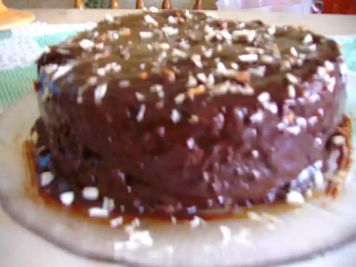 Bolo de Amêndoa com cobertura e recheio de chocolate - foto 2