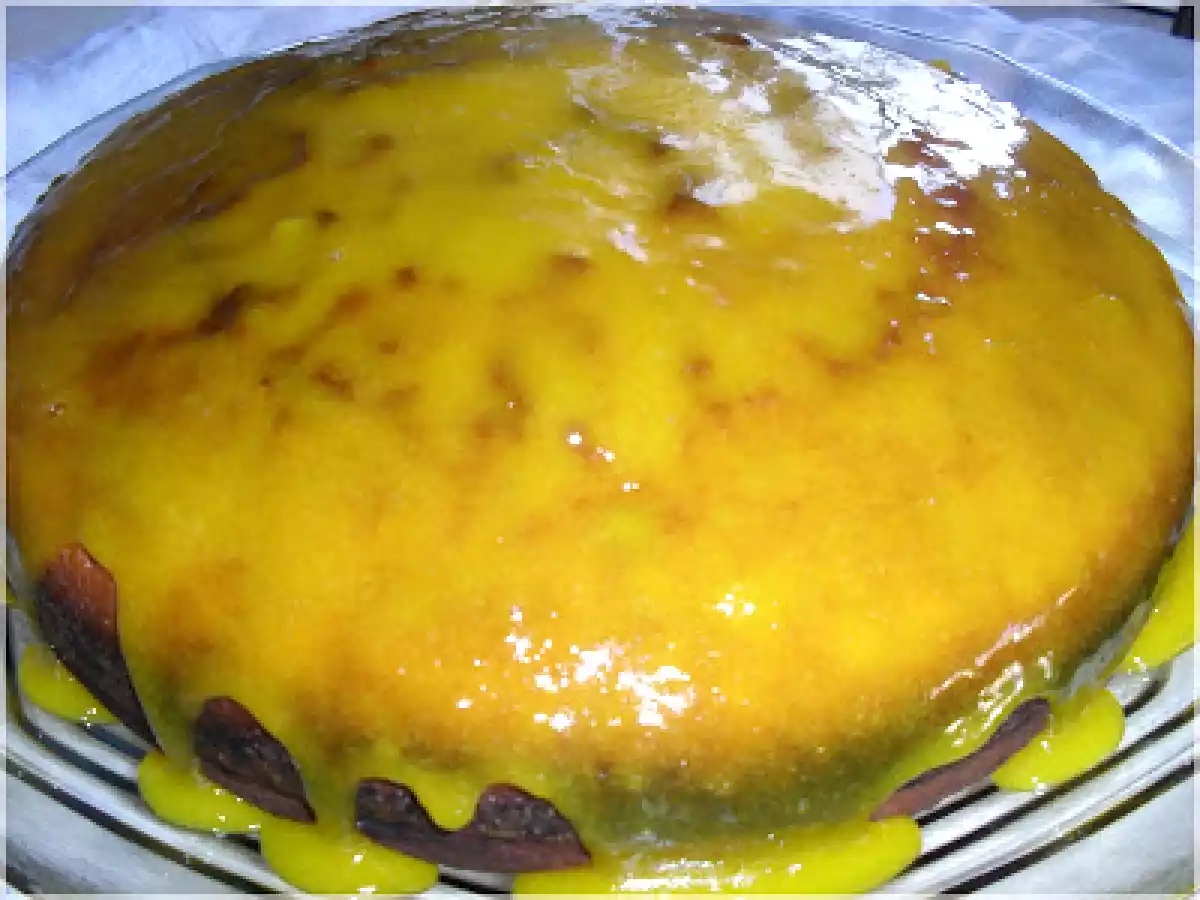 Bolo de Amêndoa com Doce de Ovos