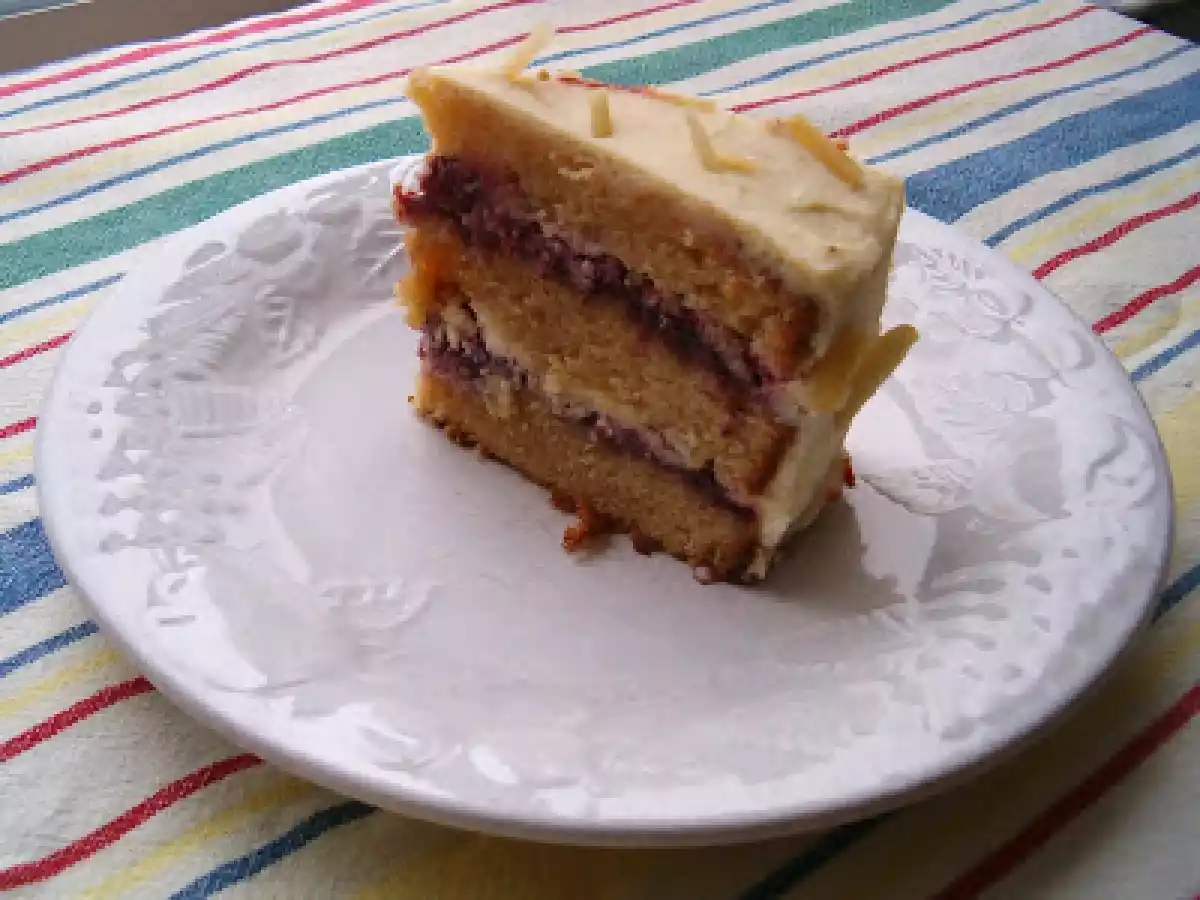 Bolo de Amêndoa com Framboesas e Mascarpone - foto 2