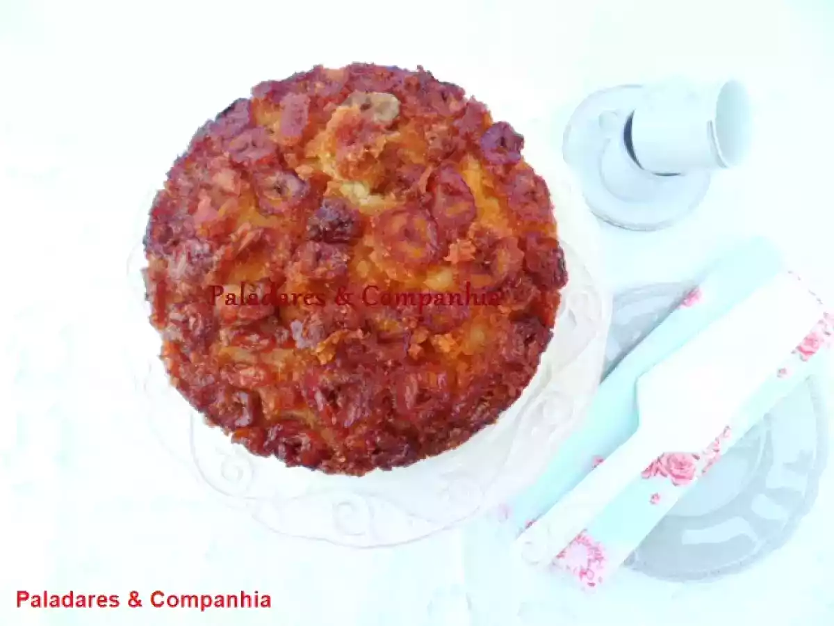 Bolo de Amêndoa e Banana Caramelizada