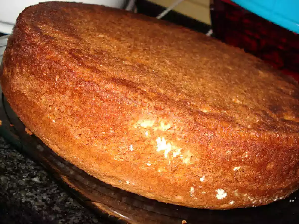 BOLO DE AMÊNDOA RECHEADO DE BAGE CREMIM COM COBERTURA DE MERENGUE E AMÊNDOA TORRADA... - foto 6