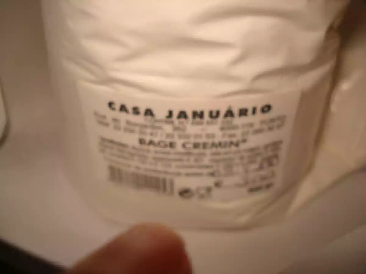 BOLO DE AMÊNDOA RECHEADO DE BAGE CREMIM COM COBERTURA DE MERENGUE E AMÊNDOA TORRADA... - foto 7