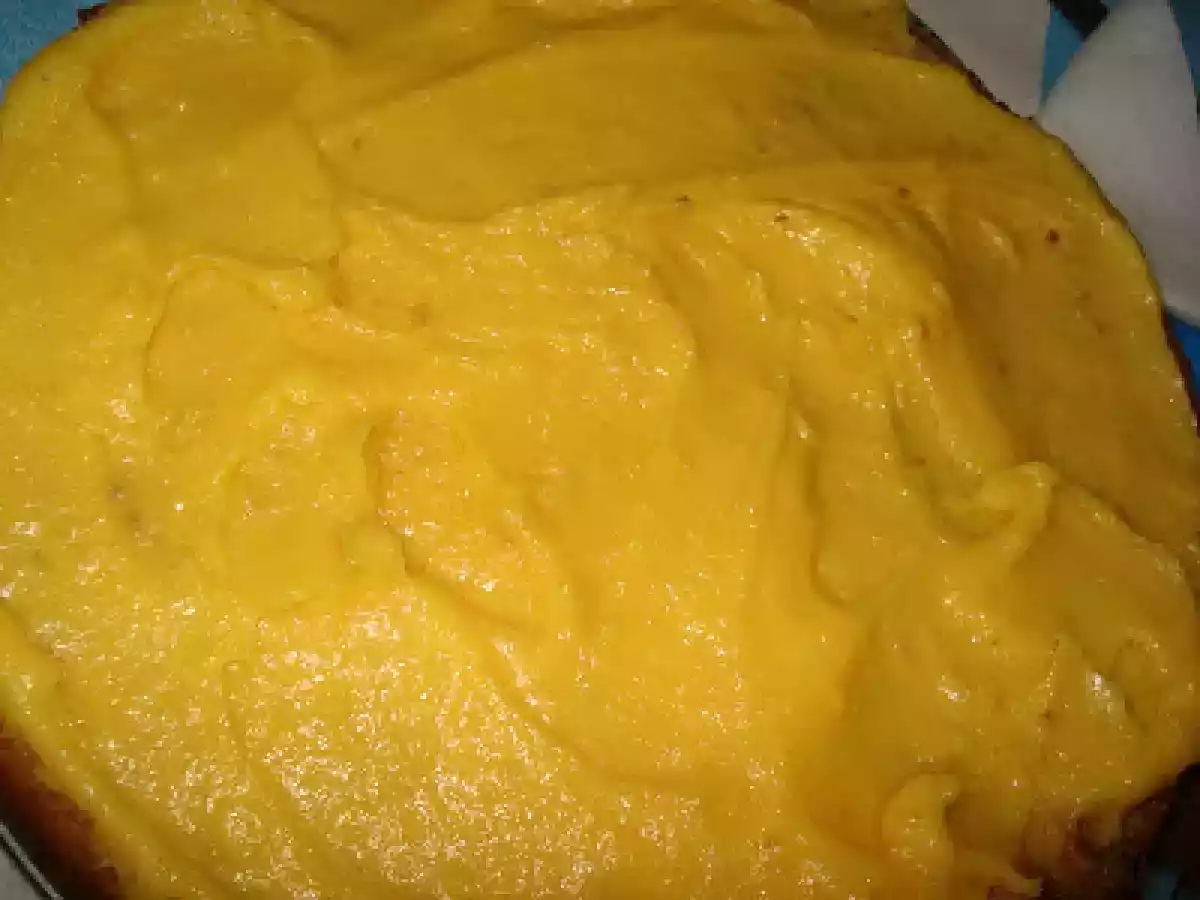 BOLO DE AMÊNDOA RECHEADO DE BAGE CREMIM COM COBERTURA DE MERENGUE E AMÊNDOA TORRADA... - foto 10