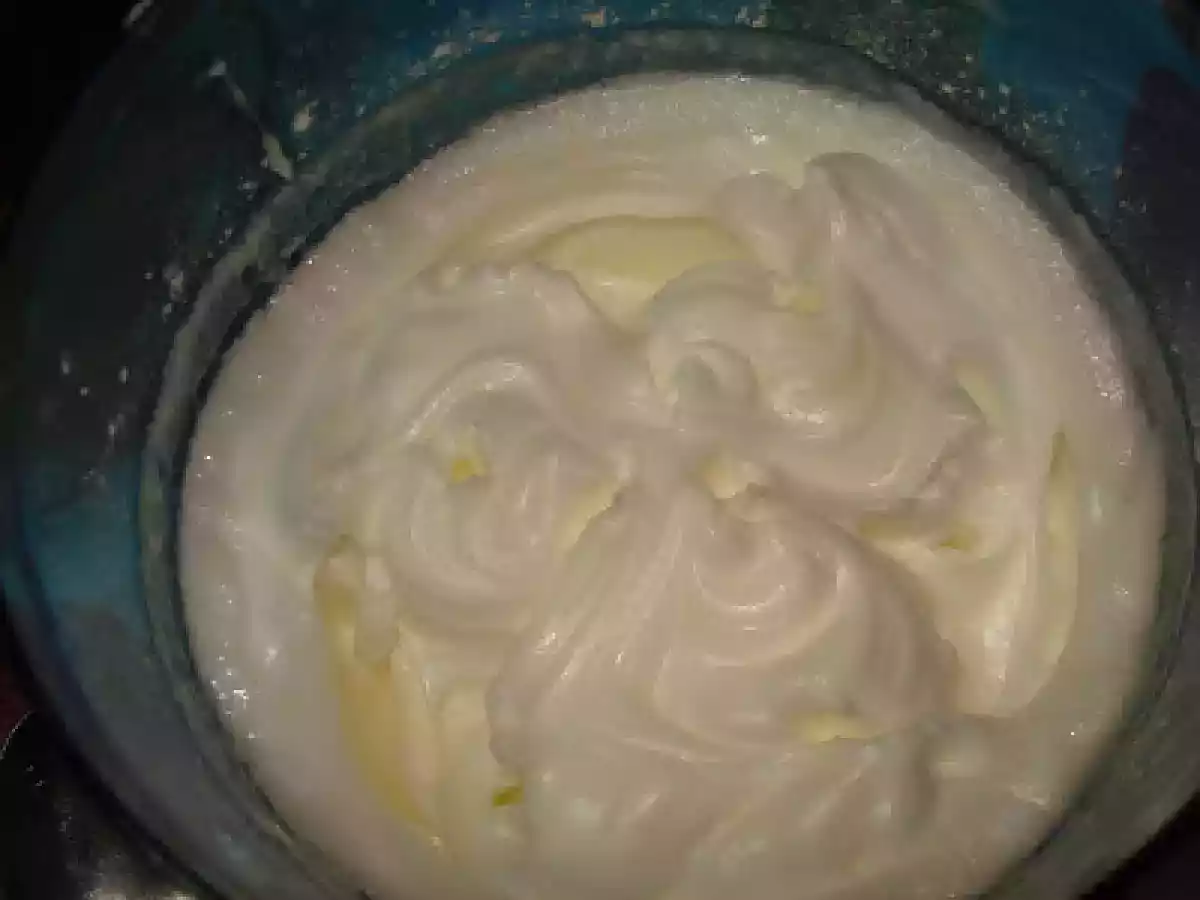 BOLO DE AMÊNDOA RECHEADO DE BAGE CREMIM COM COBERTURA DE MERENGUE E AMÊNDOA TORRADA... - foto 12