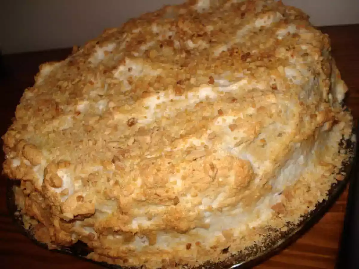 BOLO DE AMÊNDOA RECHEADO DE BAGE CREMIM COM COBERTURA DE MERENGUE E AMÊNDOA TORRADA... - foto 14