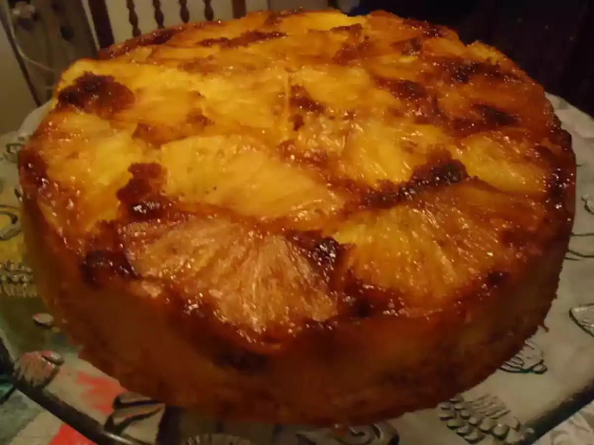 Bolo de ananás e natas