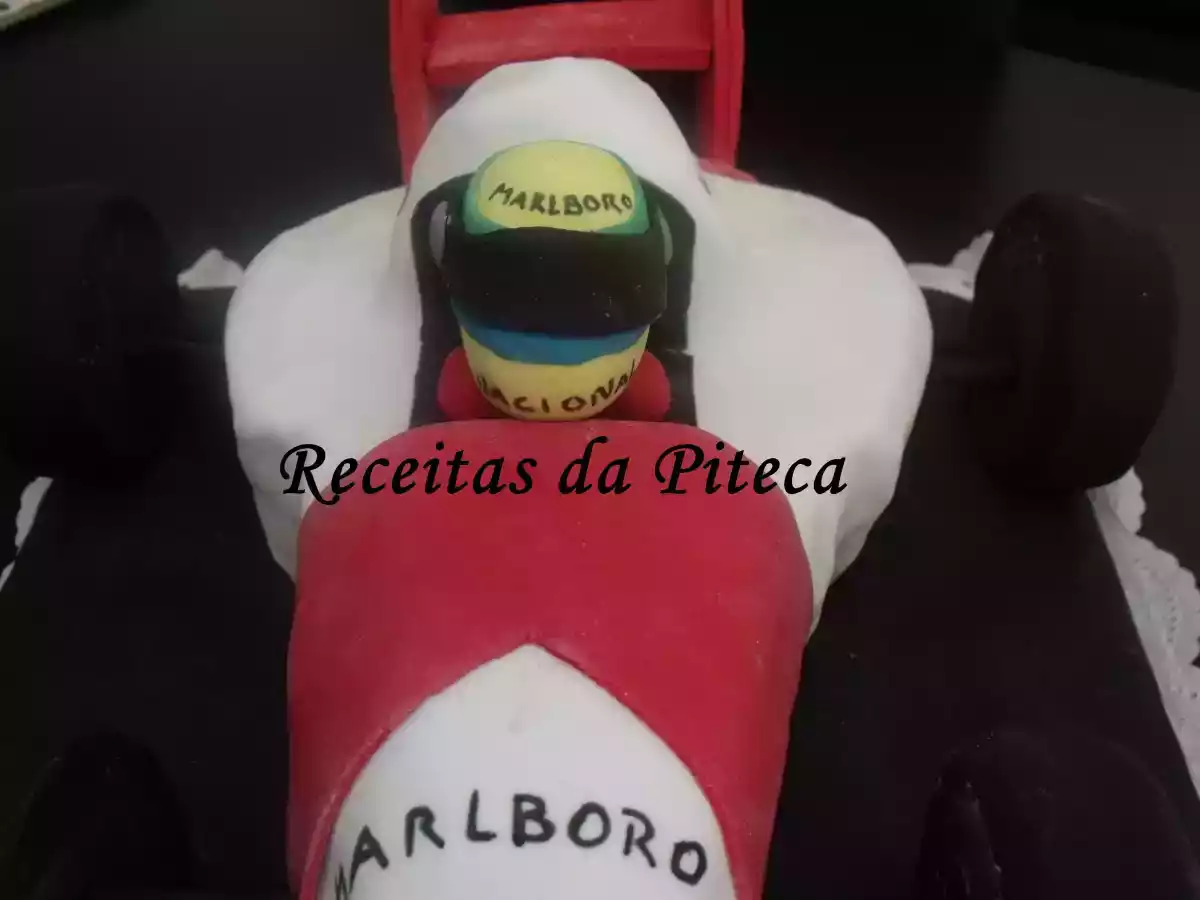 Bolo de aniversário Carro de fórmula 1 (Vegan) - foto 2