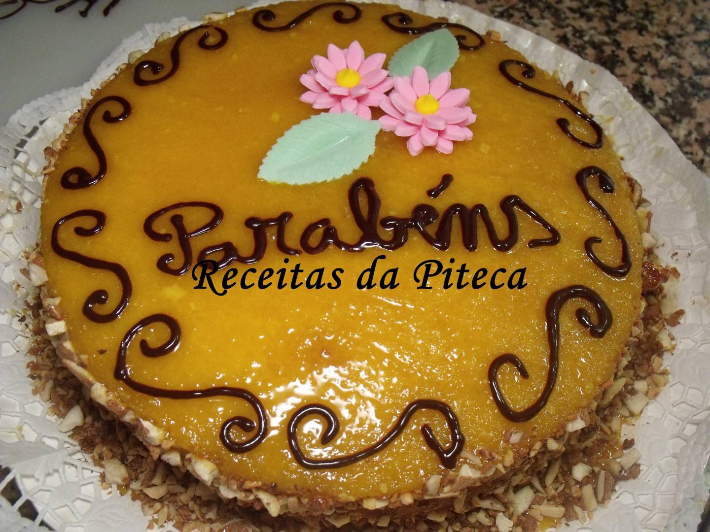 Bolo de aniversário simples - Receita Petitchef