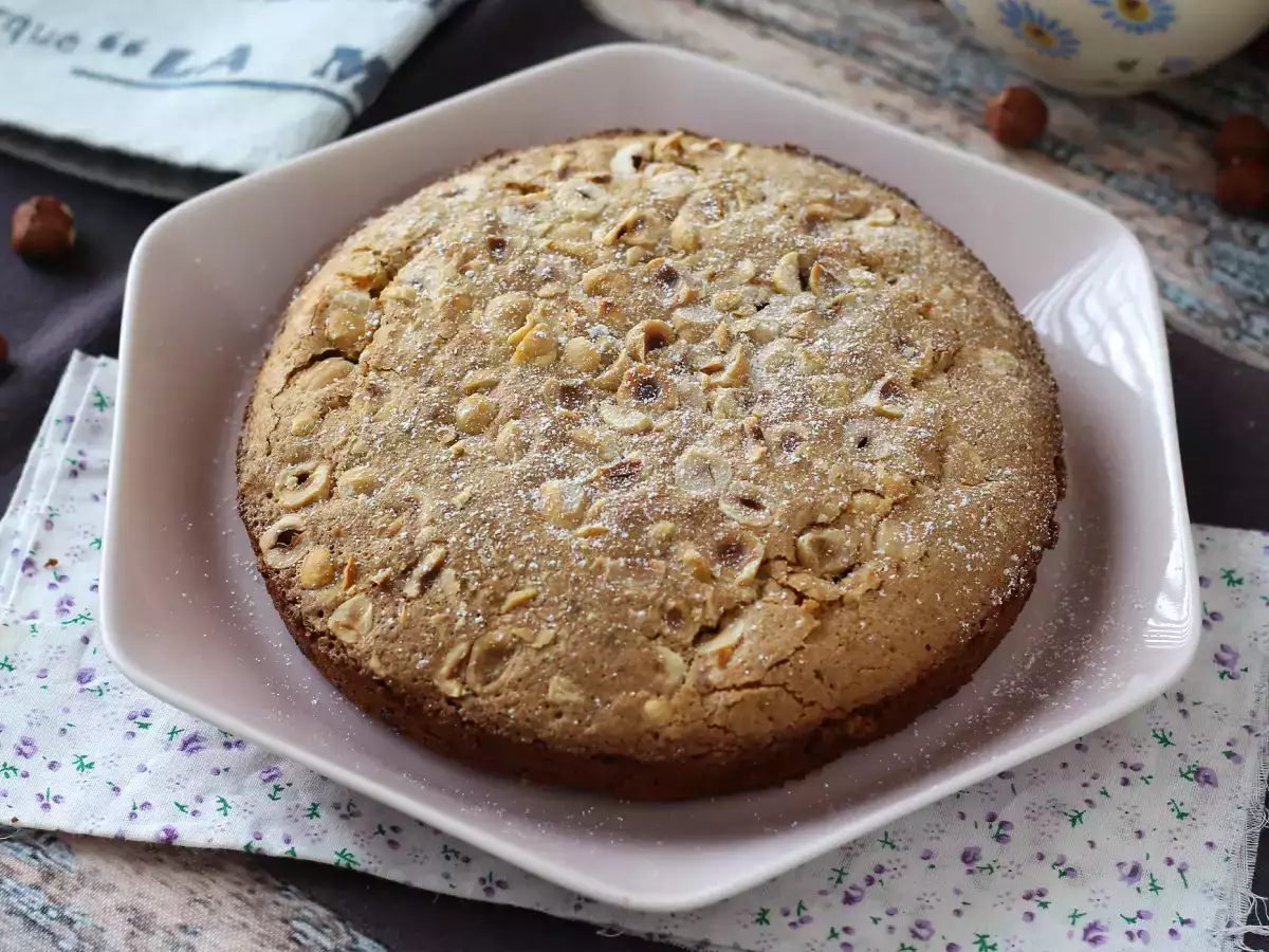 Bolo de avelãs macio, crocante e com 5 ingredientes! - foto 5