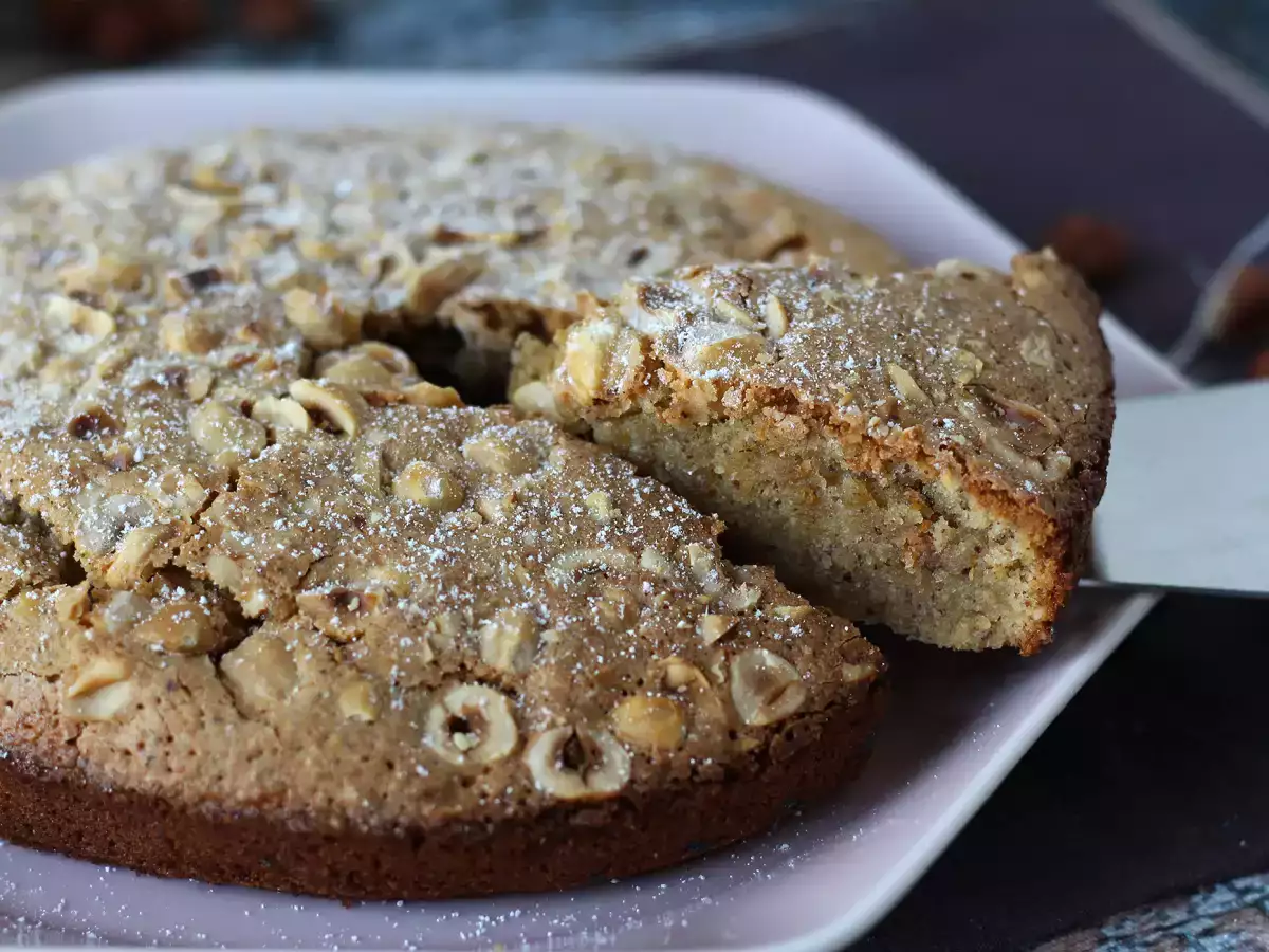Bolo de avelãs macio, crocante e com 5 ingredientes! - foto 6