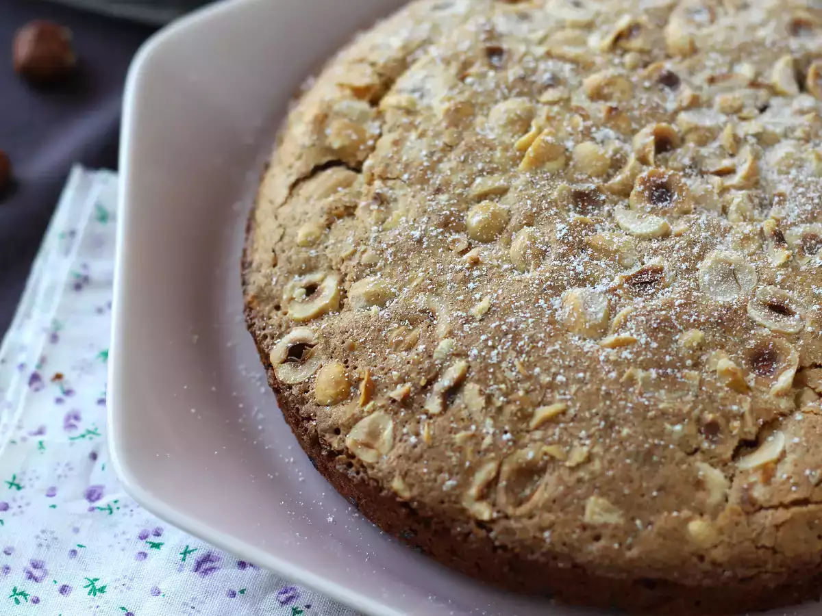 Bolo de avelãs macio, crocante e com 5 ingredientes! - foto 9