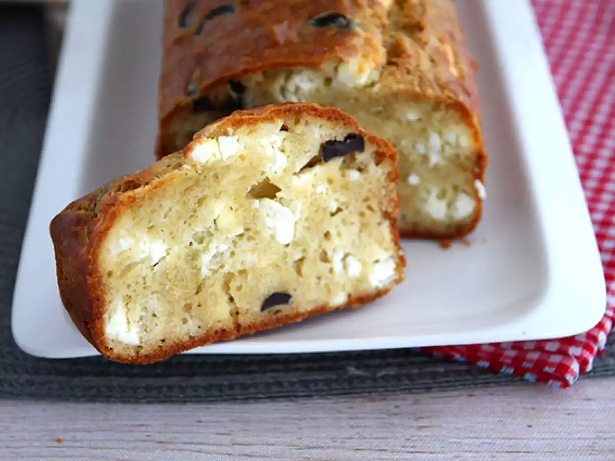 Bolo de azeitonas pretas e queijo feta - foto 3