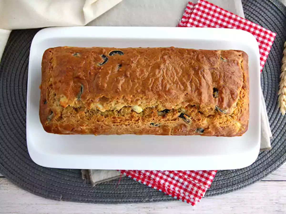 Bolo de azeitonas pretas e queijo feta - foto 4