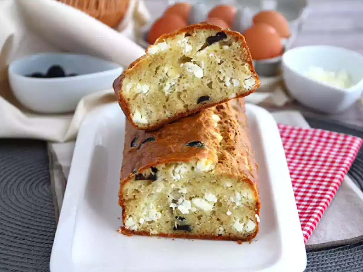 Bolo de azeitonas pretas e queijo feta - foto 5