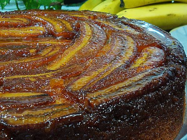 Receita de bolo de banana caramelizada