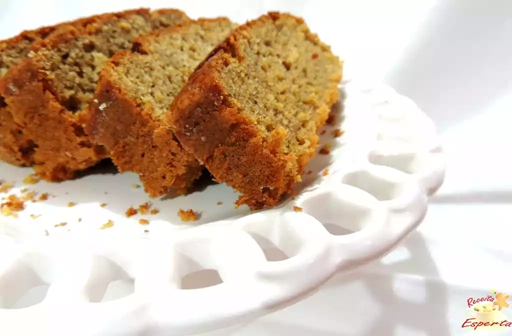 Bolo de banana com aveia e iogurte