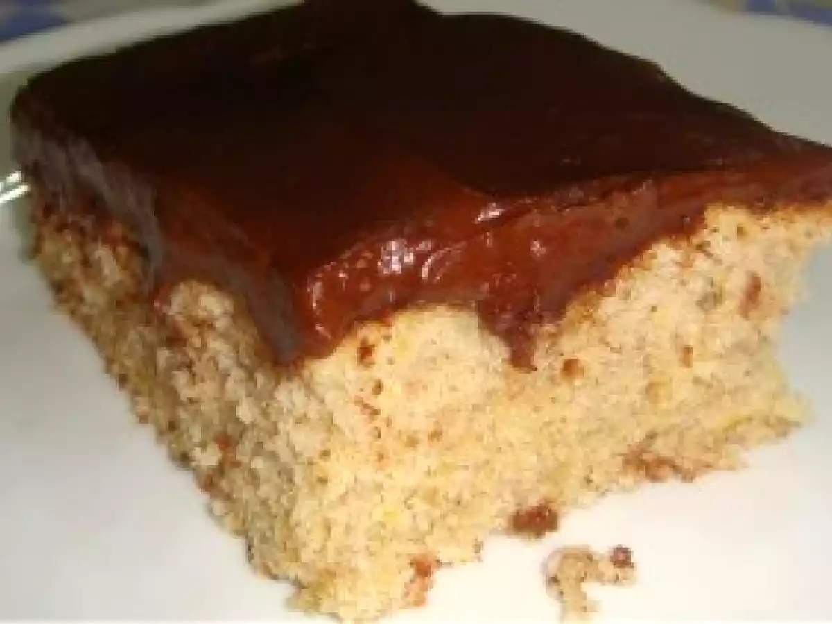 Bolo de Banana com cobertura de Creme de Abacate