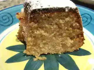 Bolo de banana com farinha láctea.