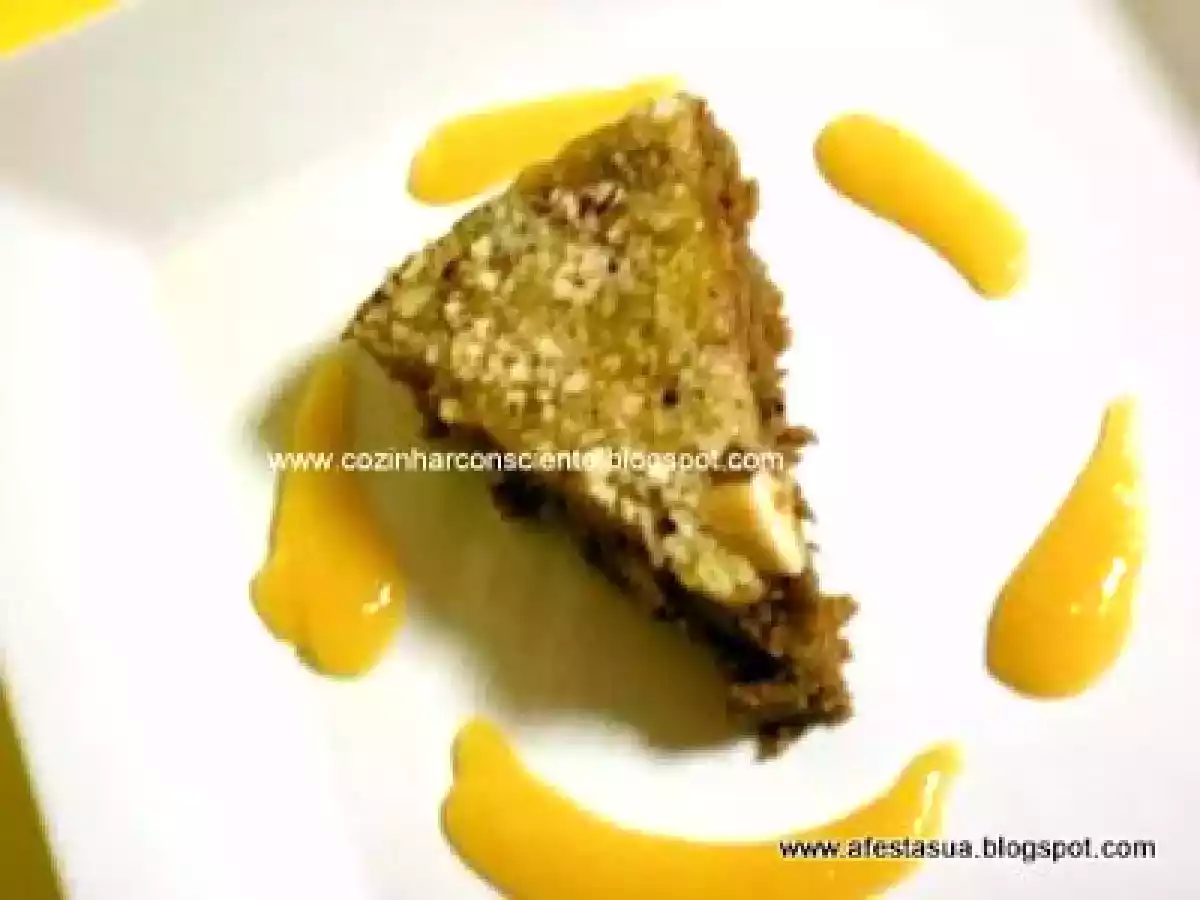 BOLO DE BATATA DOCE COM CASTANHAS E COBERTURA DE DAMASCO
