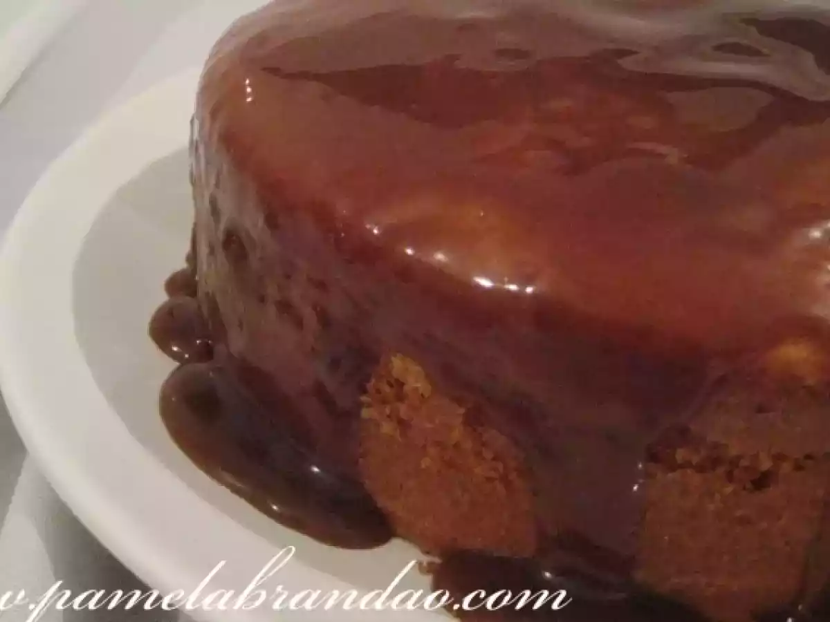 Bolo de Baunilha com Cobertura de Caramelo