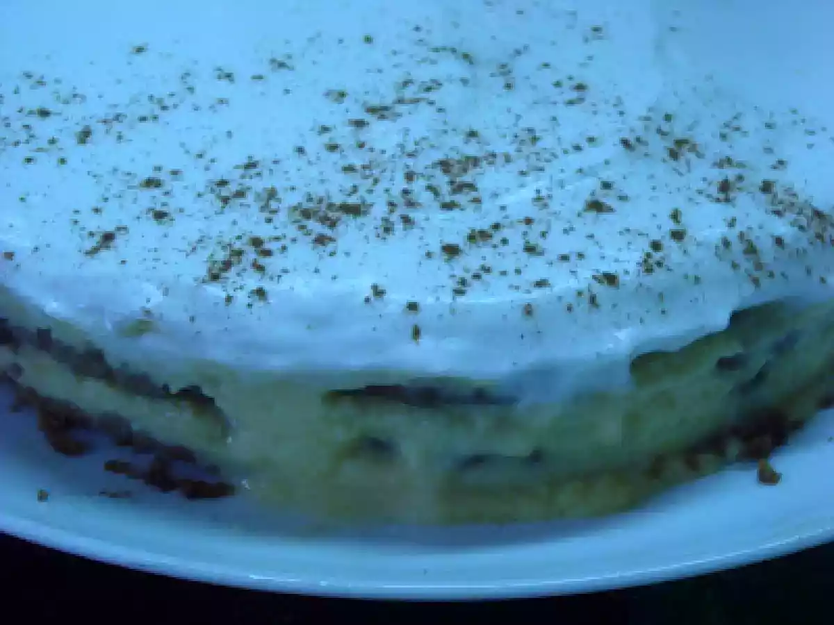 Bolo de Bolacha com creme de leite condensado