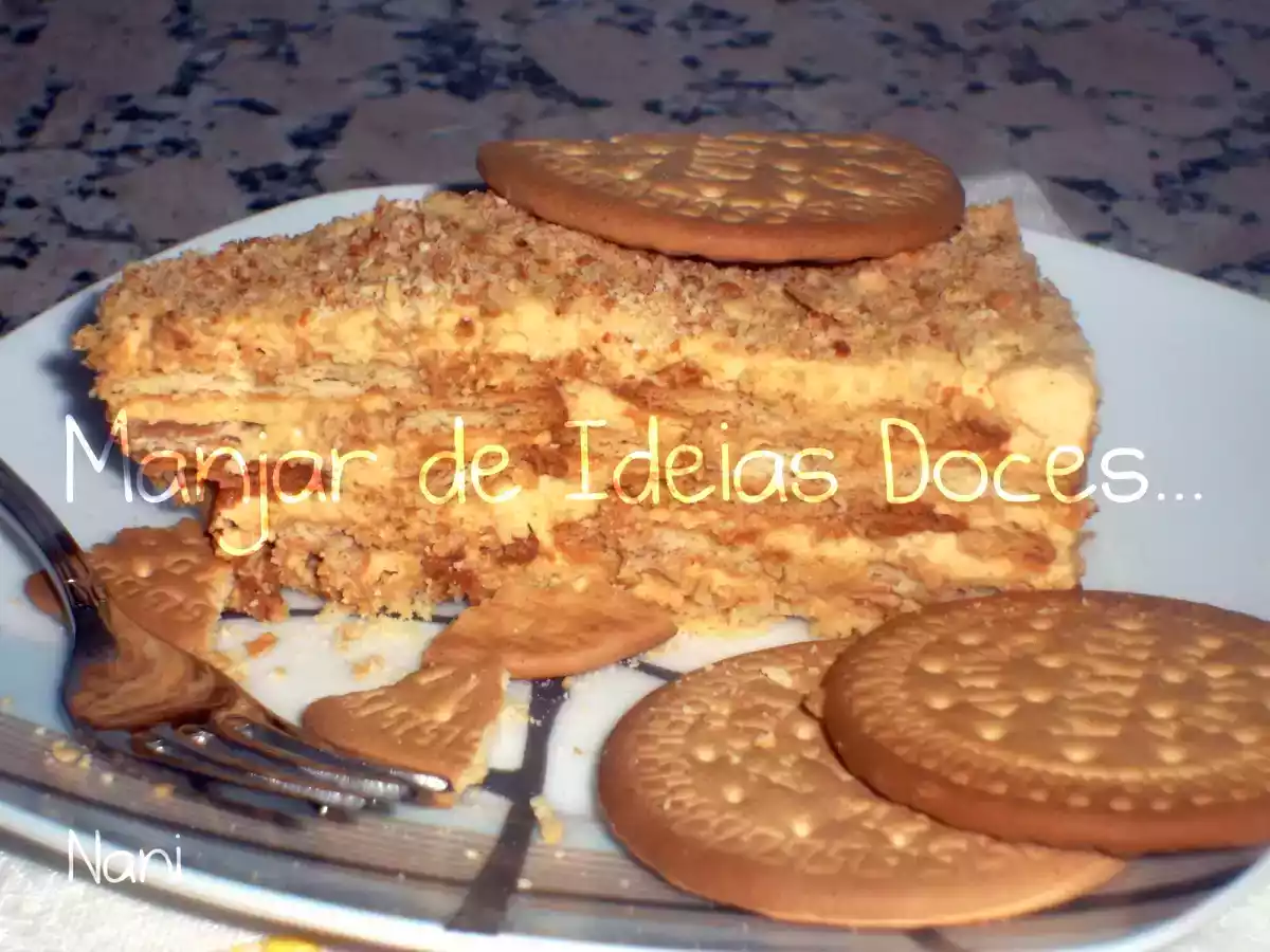 Bolo de Bolacha com Leite Condensado Cozido