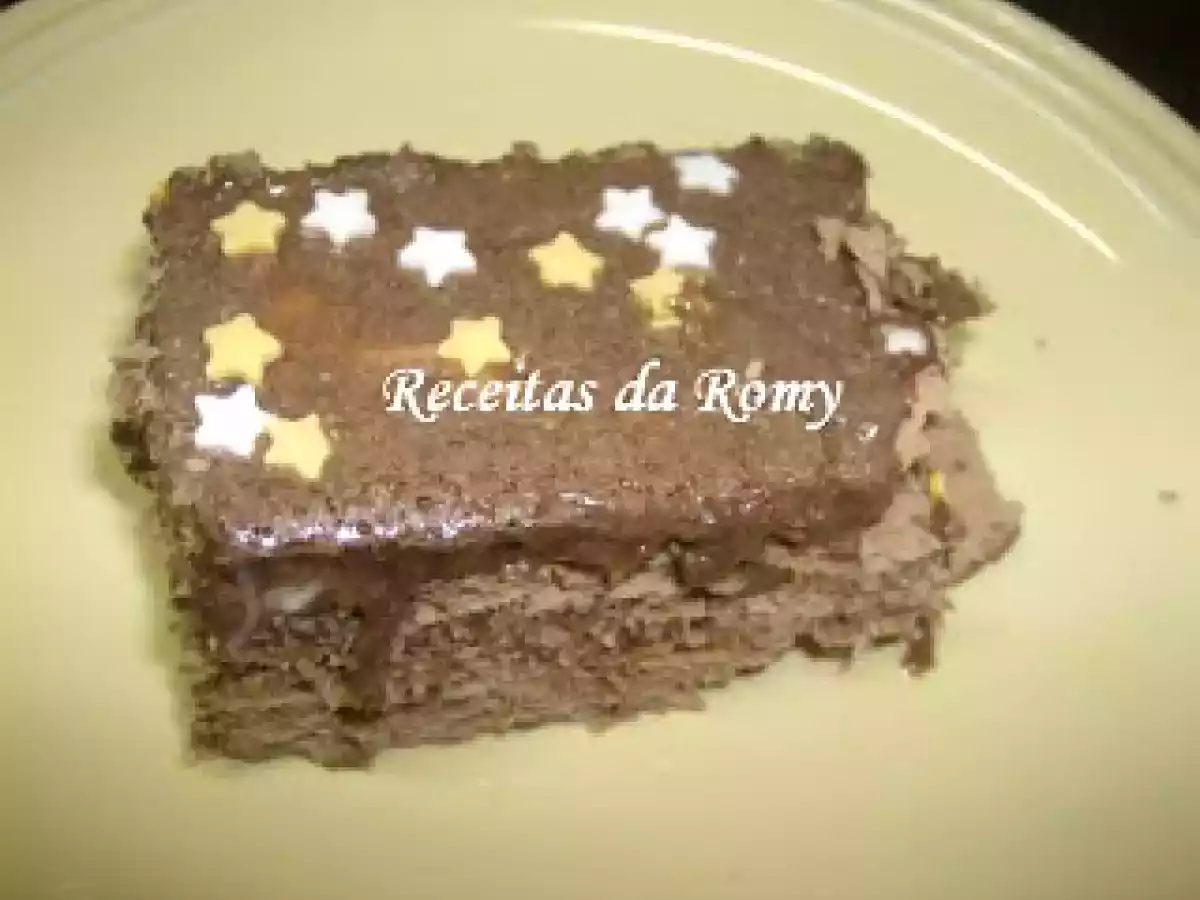 Bolo de bolacha com leite condensado de chocolate