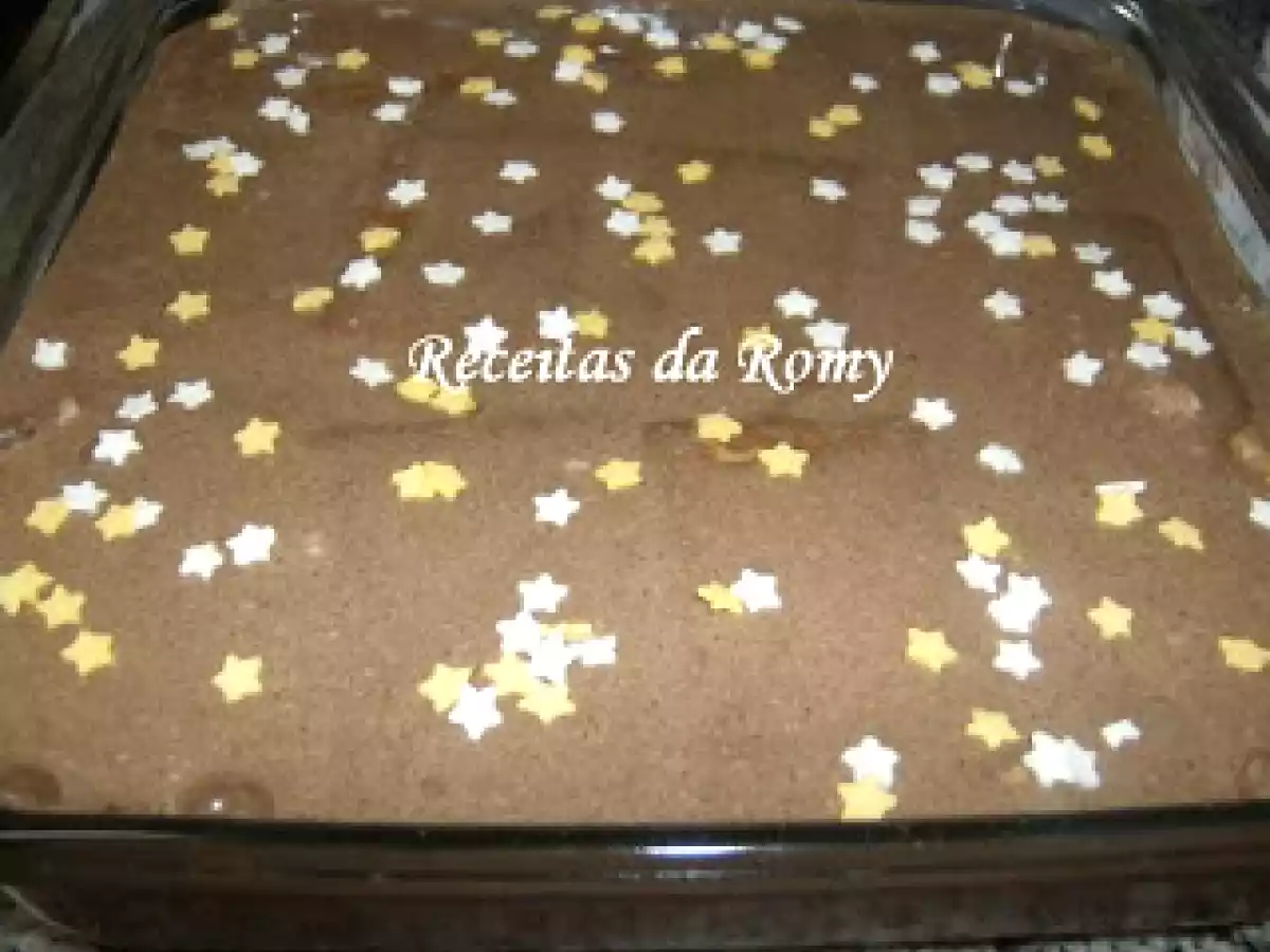Bolo de bolacha com leite condensado de chocolate - foto 2